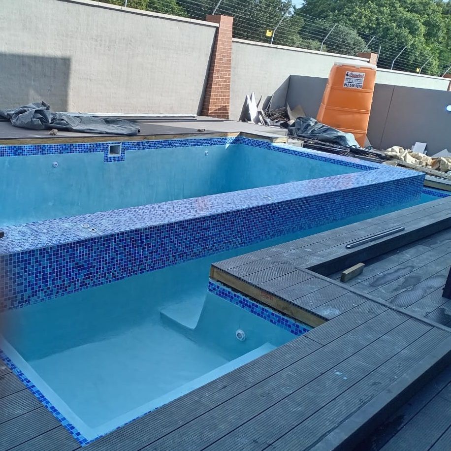 Pool construction by Carlos Pools